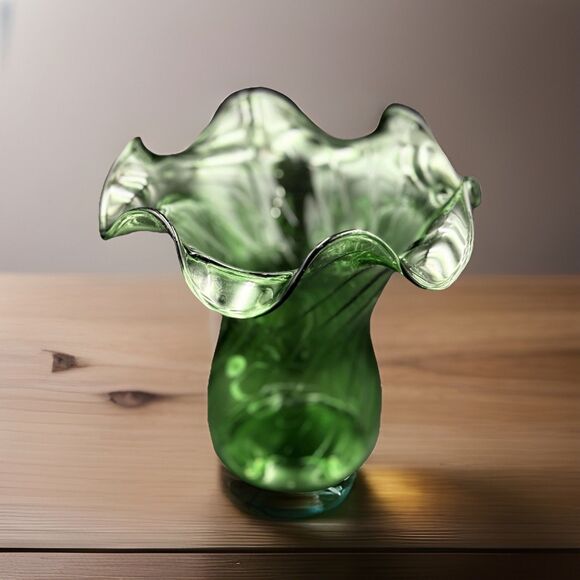 Vintage Hand Blown Emerald Green Optic Swirl Ruffled Edge Glass Vase MCM Decor - Picture 1 of 7